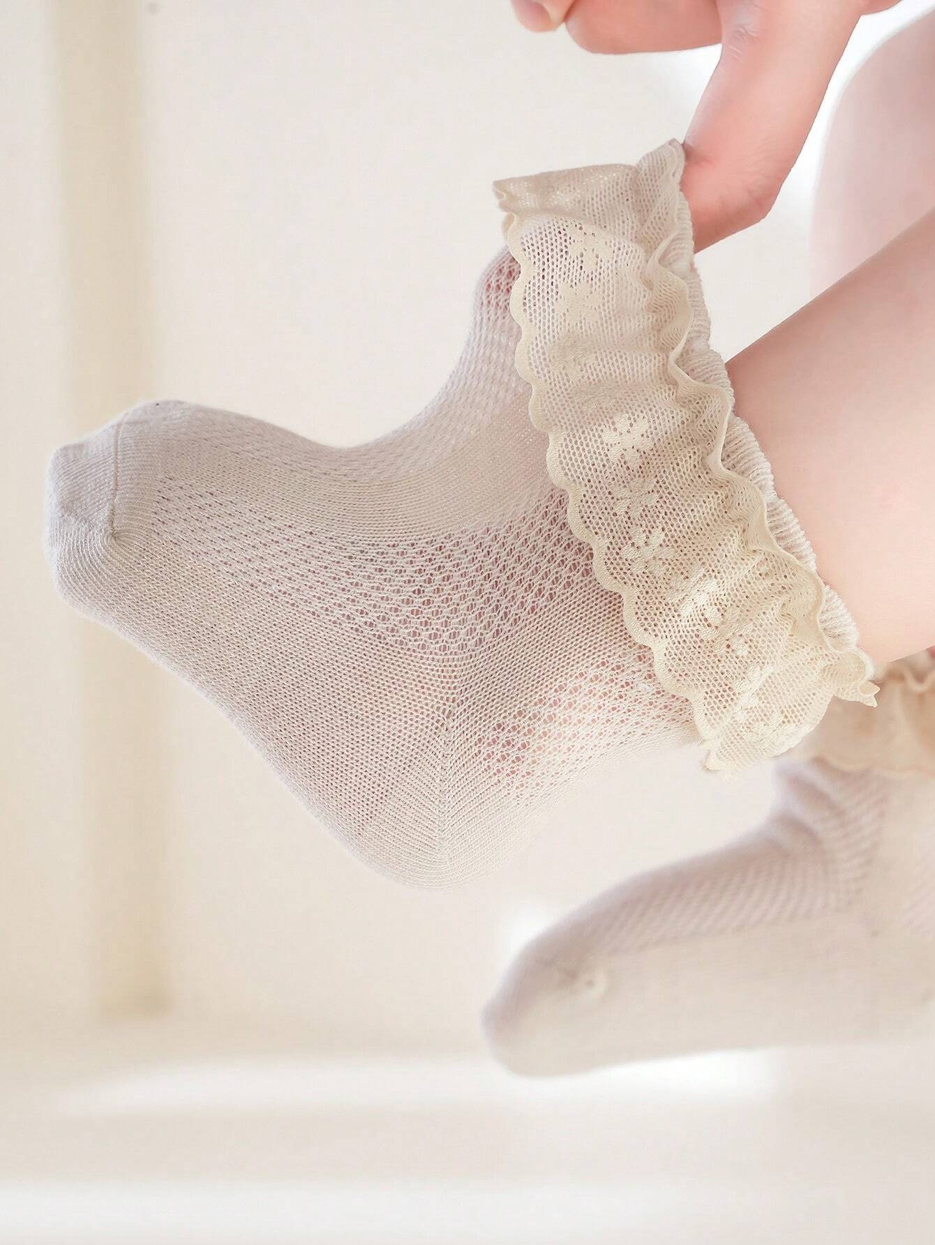 1 Pair Beige Lace Trimmed Hollow Out Breathable Soft And Comfortable Socks For Toddler Girls